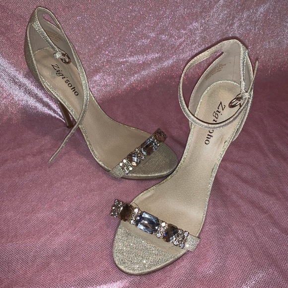 Gold glitter/jeweled heels! - Picture 3 of 4